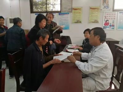 區(qū)疾控中心為小白峪社區(qū)老年人開展免費(fèi)健康查體活動(dòng)