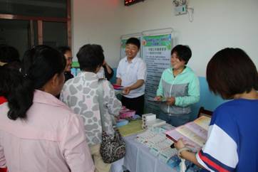 土右旗開展“關愛婦幼健康、確保母嬰平安”宣傳服務活動，提供健康咨詢服務